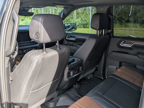 Used 2025 Chevrolet Silverado 1500 High Country image 17