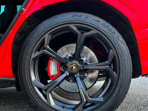 Used 2021 Lamborghini Urus image 28