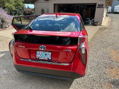 Used 2016 Toyota Prius Four w/ Advanced Technology Package FWD image 5