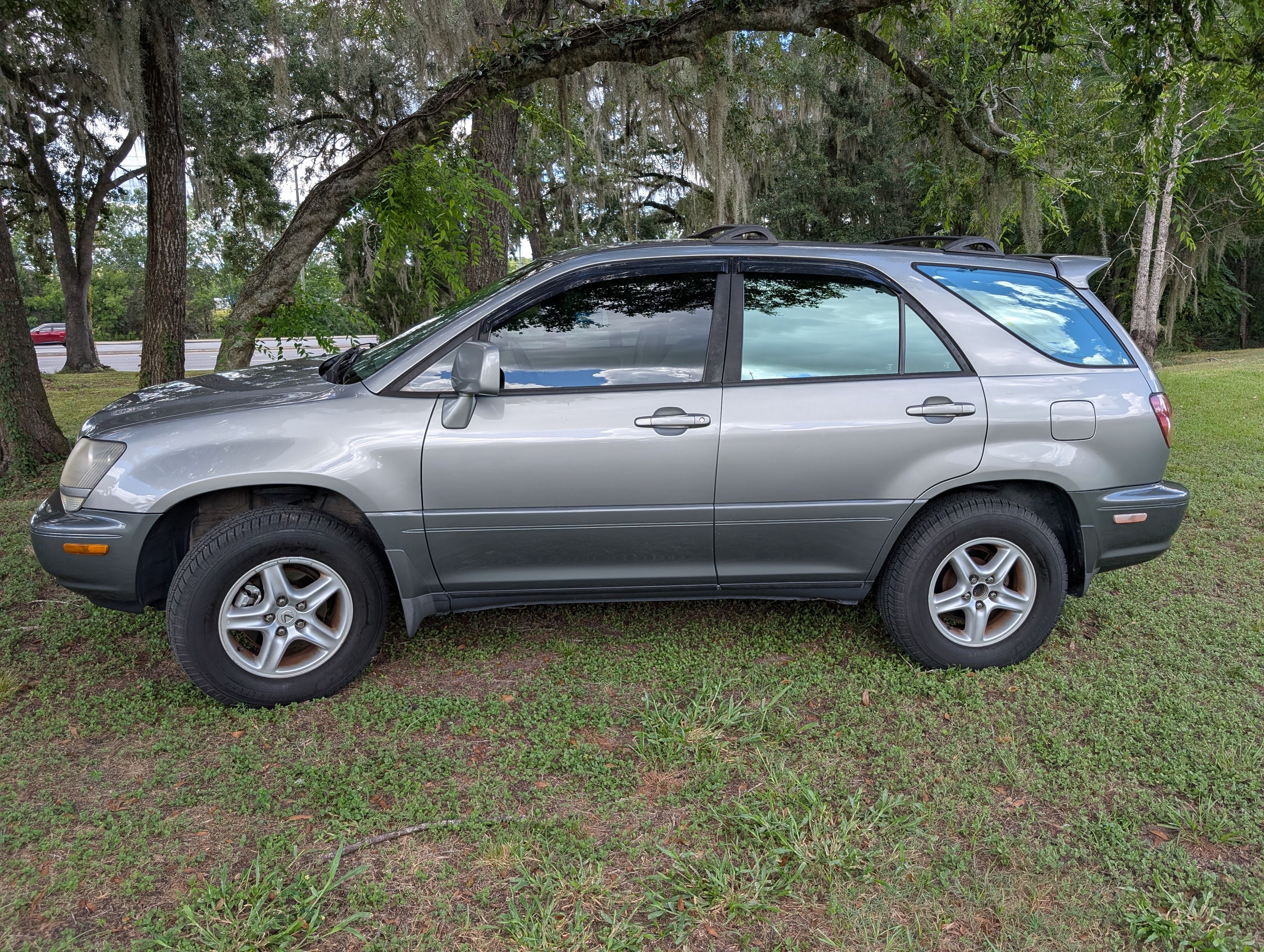Used 2000 Lexus RX 300 w/ Premium Pkg FWD image 1