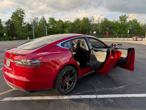 Used 2014 Tesla Model S RWD image 24