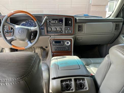 Used 2002 Cadillac Escalade AWD image 18