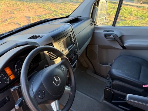 Used 2018 Mercedes-Benz Sprinter 2500 image 2