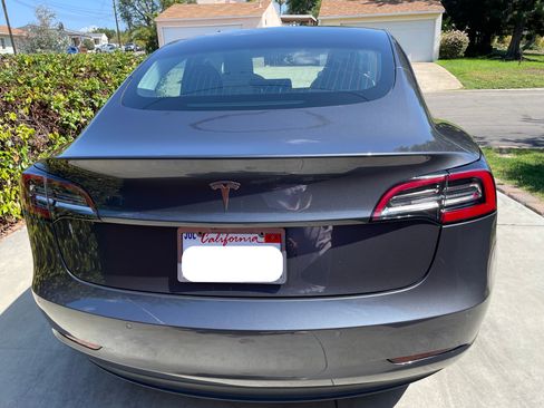 Used 2019 Tesla Model 3 Standard Range Plus image 4