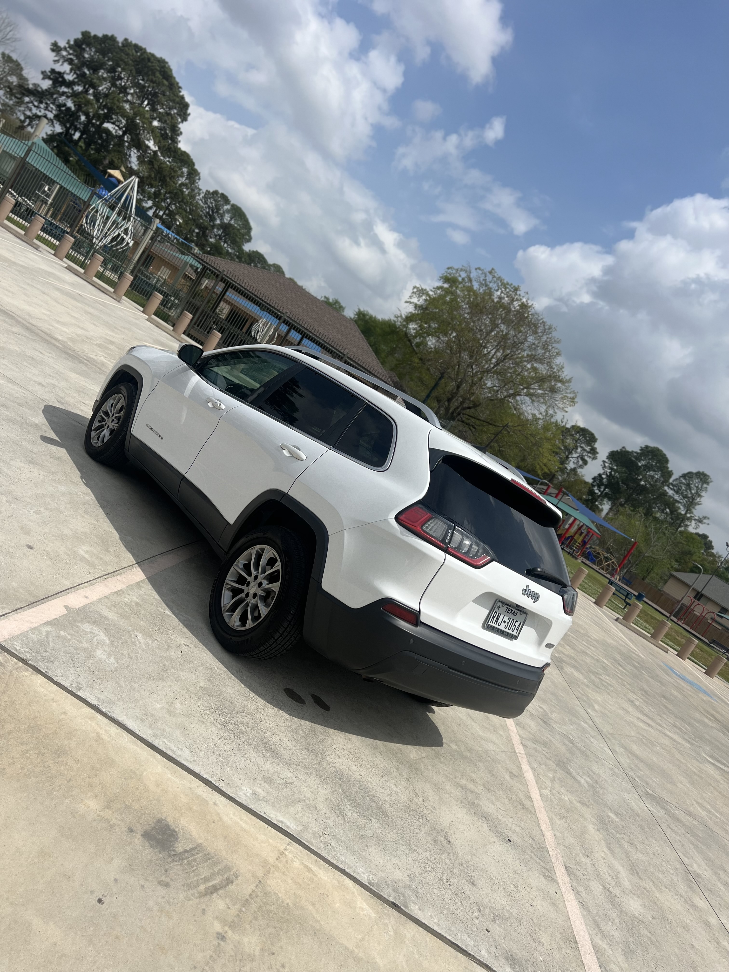 Used 2019 Jeep Cherokee Latitude Plus FWD image 9