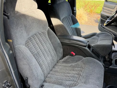 Used 2000 Chevrolet Blazer LS w/ LS Preferred Equipment Group image 17