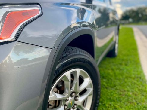 Used 2019 Chevrolet Traverse LT FWD image 19