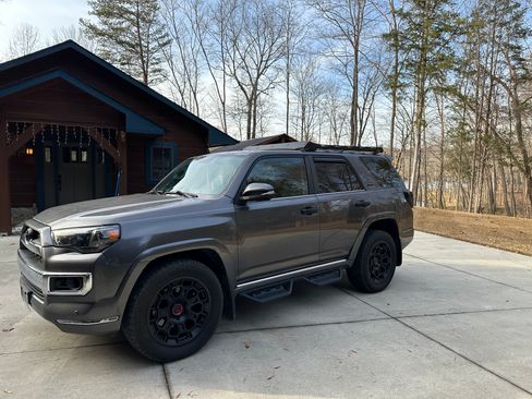 Used 2014 Toyota 4Runner Limited image 5
