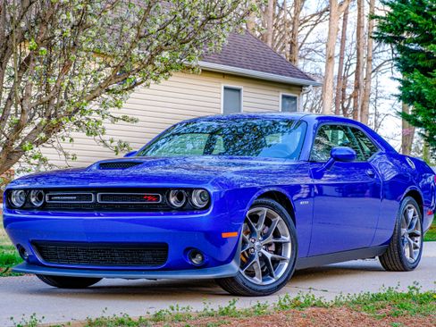 Used 2019 Dodge Challenger R/T w/ Plus Package image 1