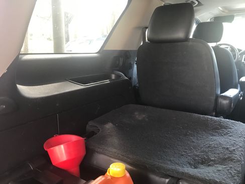 Used 2013 Cadillac Escalade Luxury image 23