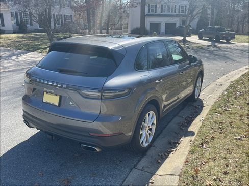Used 2019 Porsche Cayenne Sport Utility 4D image 6