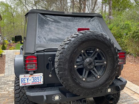 Used 2008 Jeep Wrangler Unlimited Rubicon w/ Dual Top Group AWD/4WD image 8