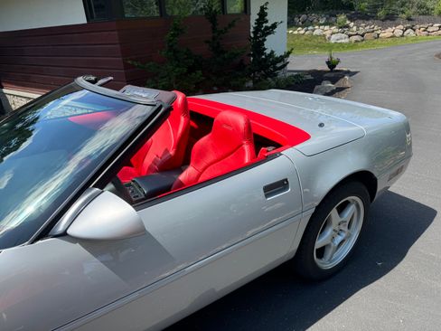 Used 1996 Chevrolet Corvette Convertible image 27