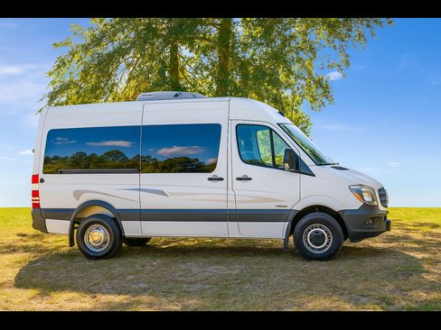 Used 2016 Mercedes-Benz Sprinter 2500 image 1
