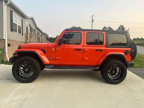 Used 2020 Jeep Wrangler Unlimited Sahara image 1
