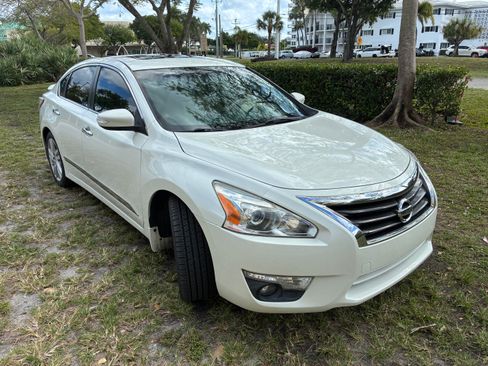 Used 2014 Nissan Altima 3.5 SL w/ Technology Package image 4