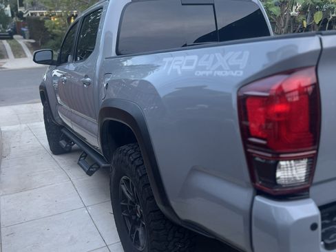 Used 2019 Toyota Tacoma TRD Off-Road image 4