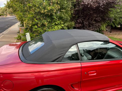 Used 1996 Ford Mustang Convertible 2D image 10