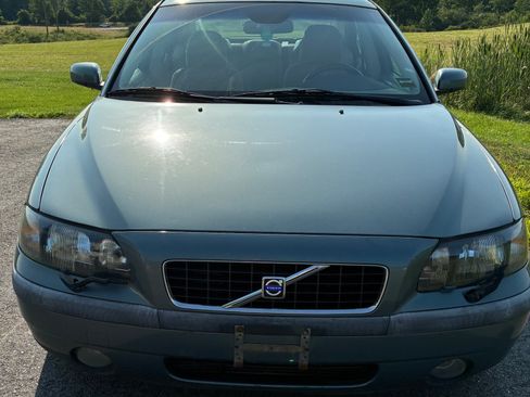 Used 2004 Volvo S60 2.5T AWD/4WD image 2