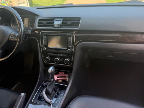Used 2014 Volkswagen Passat TDI SEL Premium FWD image 8