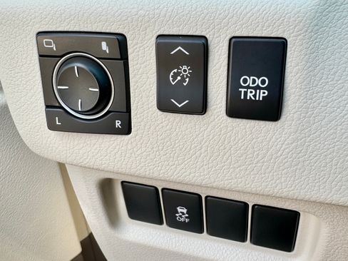 Used 2011 Lexus GX 460 image 18