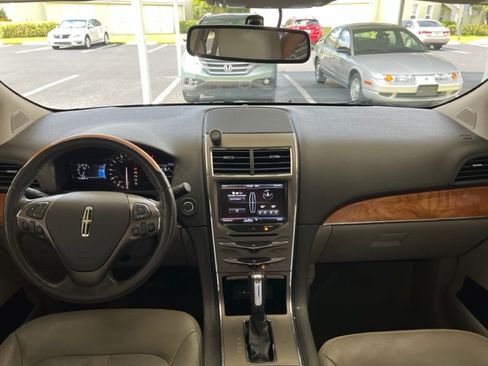 Used 2014 Lincoln MKX FWD w/ Walnut Swirl Wood Package image 15