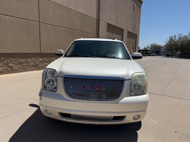 Used 2011 GMC Yukon Denali AWD/4WD image 2