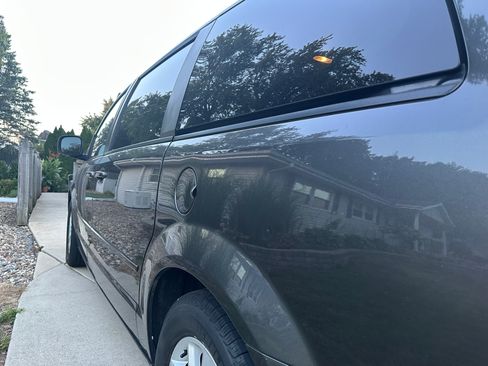 Used 2016 Dodge Grand Caravan SXT w/ UConnect Hands-Free Group image 9