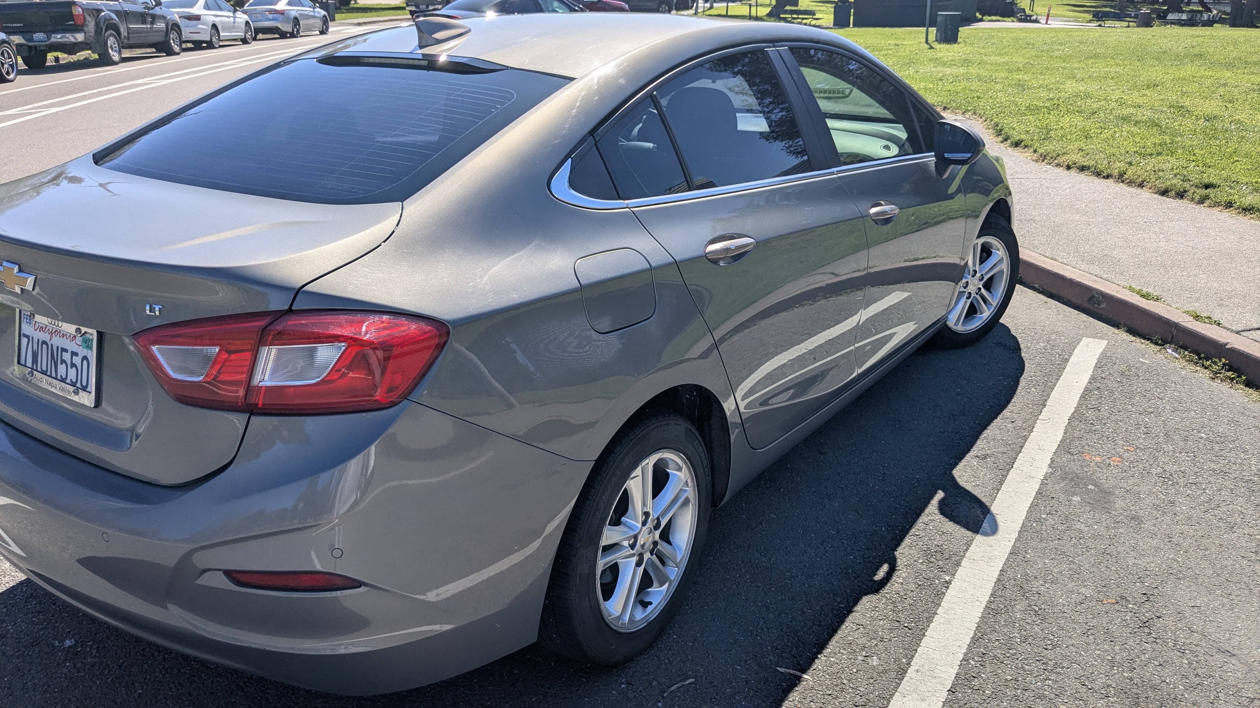 Used 2017 Chevrolet Cruze LT w/ Convenience Package FWD image 2