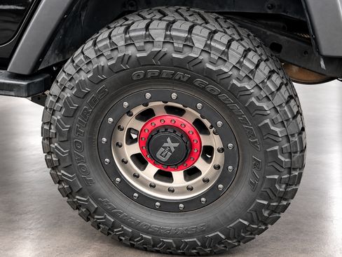 Used 2017 Jeep Wrangler Unlimited Rubicon AWD/4WD image 11