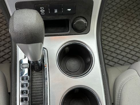 Used 2012 GMC Acadia SL w/ Preferred Package image 16