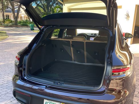 Used 2024 Porsche Macan image 10