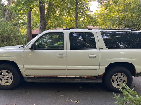 Used 2004 Chevrolet Suburban LT w/ Preferred Equipment Group image 8