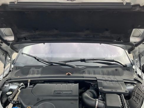 Used 2019 Land Rover Range Rover Evoque SE image 14