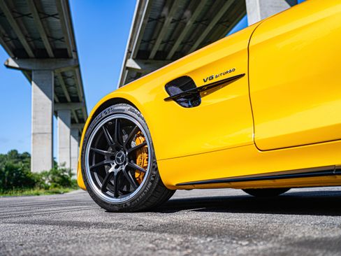 Used 2018 Mercedes-Benz AMG GT R image 9
