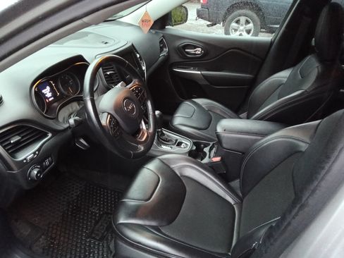 Used 2019 Jeep Cherokee Latitude Plus w/ Cold Weather Group image 16