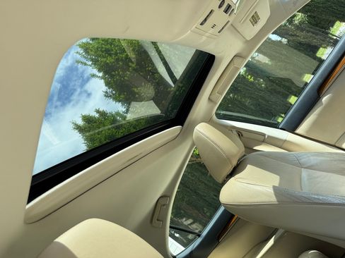 Used 2013 Lexus ES 300h w/ Luxury Pkg FWD image 10
