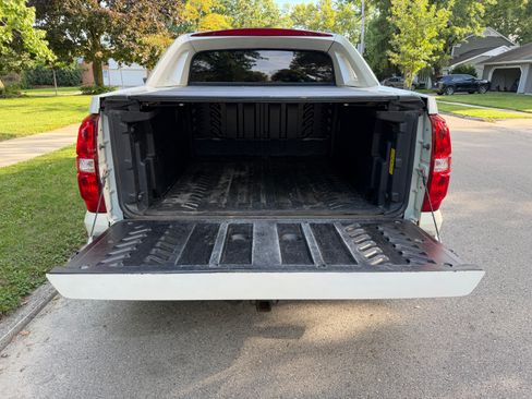 Used 2013 Chevrolet Avalanche LTZ AWD/4WD image 4
