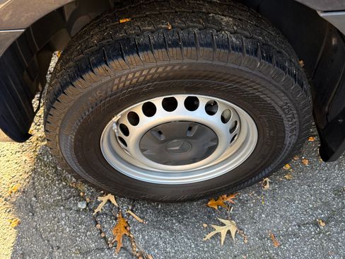 Used 2023 Mercedes-Benz Sprinter 3500 image 31