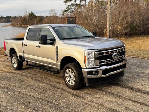 Used 2024 Ford F250 XLT image 14