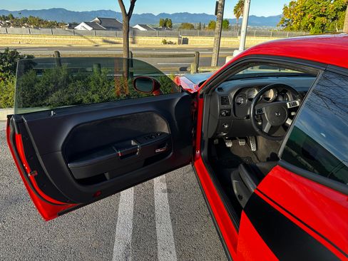 Used 2009 Dodge Challenger SRT8 w/ SRT Option Group II image 6