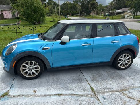 Used 2019 MINI Cooper 4-Door Hardtop FWD image 1
