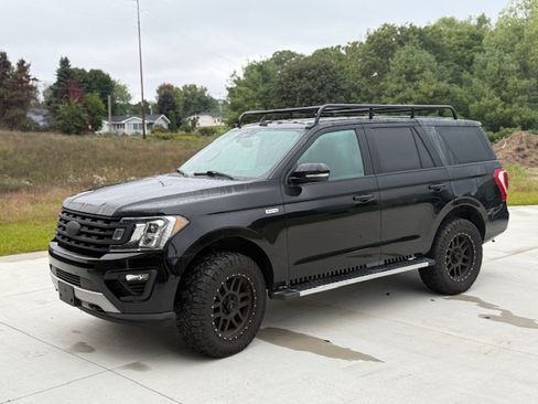 Used 2018 Ford Expedition XLT w/ Equipment Group 202A image 3