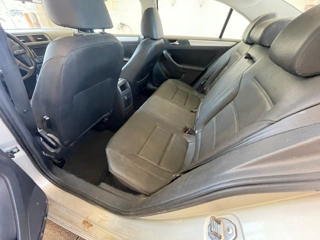 Used 2012 Volkswagen Jetta TDI FWD image 12