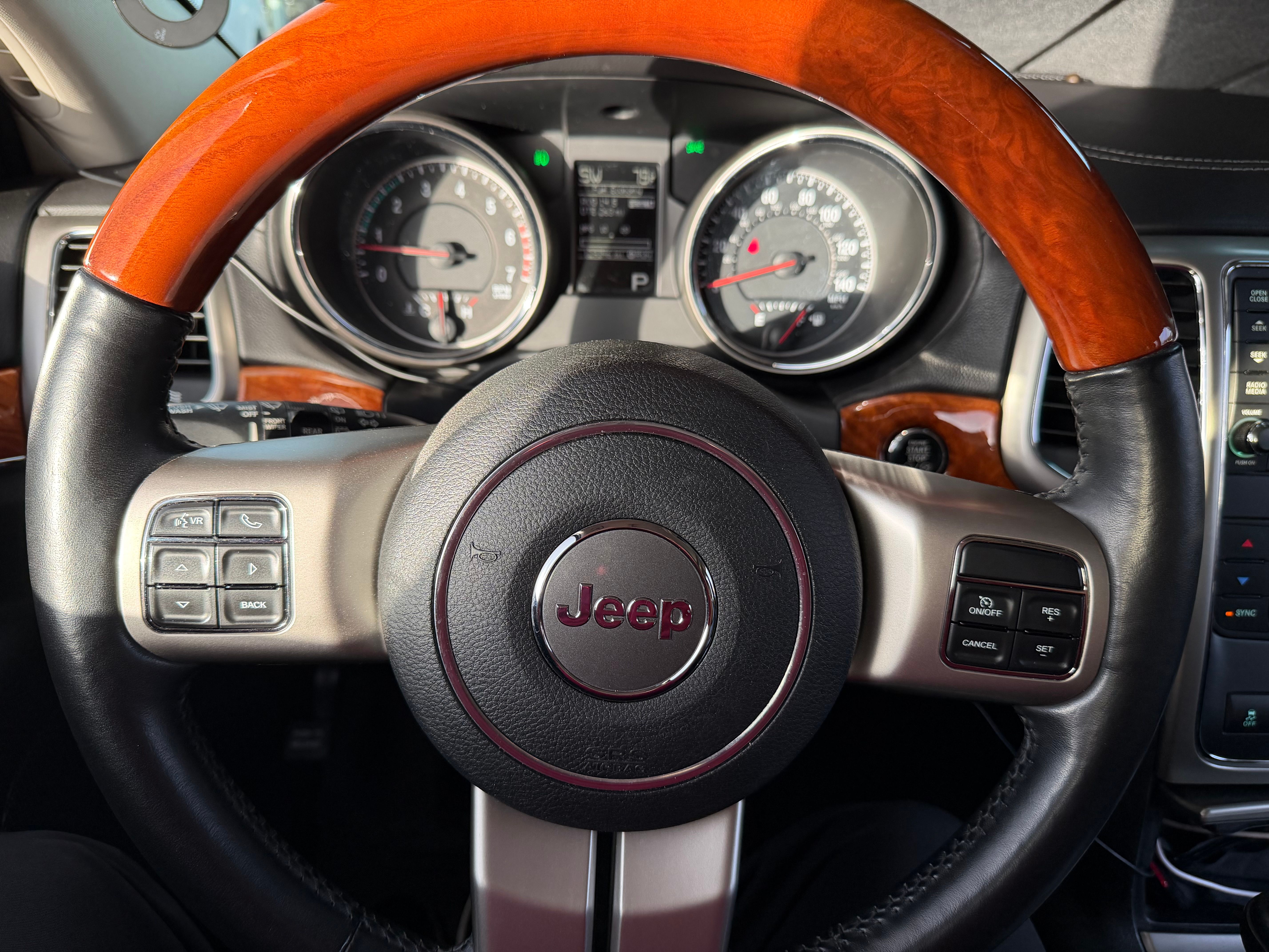 Used 2012 Jeep Grand Cherokee Overland AWD/4WD image 21