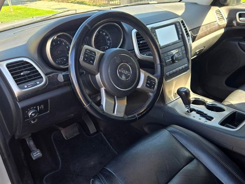 Used 2011 Jeep Grand Cherokee Laredo image 11