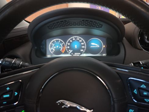 Used 2016 Jaguar XJ R-Sport image 10