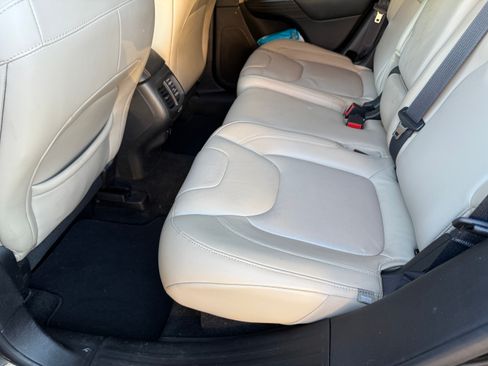 Used 2016 Jeep Cherokee Limited image 12