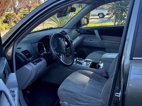 Used 2013 Toyota Highlander FWD image 10