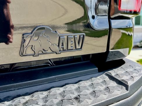 Used 2024 Chevrolet Colorado ZR2 w/ ZR2 Bison Edition image 9